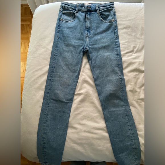ZARA MEDIUM WASH JEANS - Picture 1 of 3